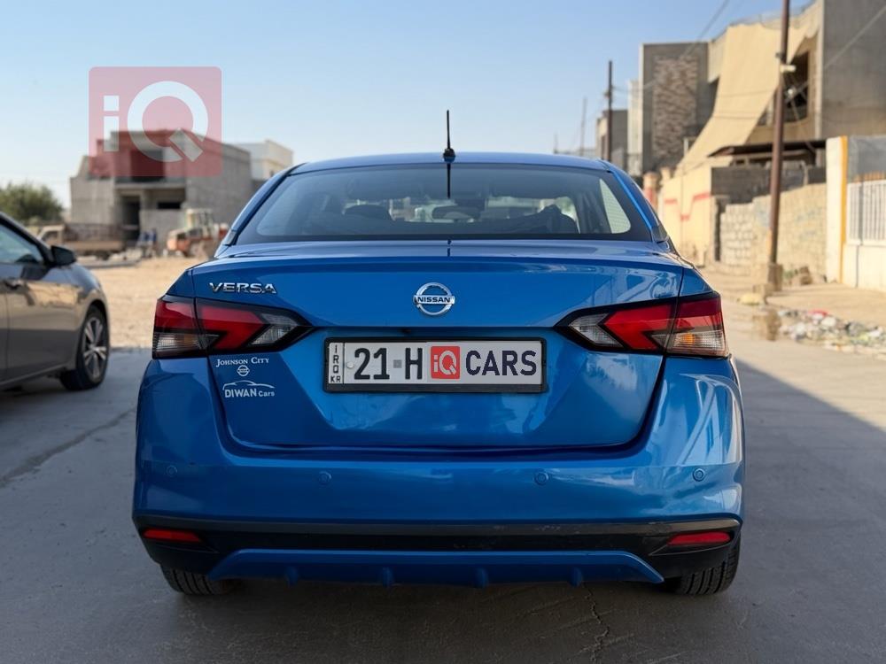 نيسان فيرسا